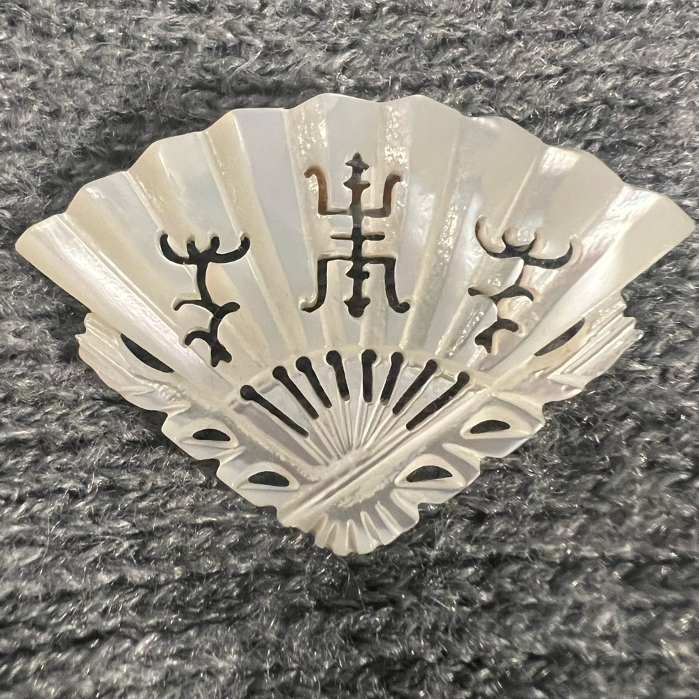 Mother of pearl vintage Japanese fan brooch. See photo for measurements.